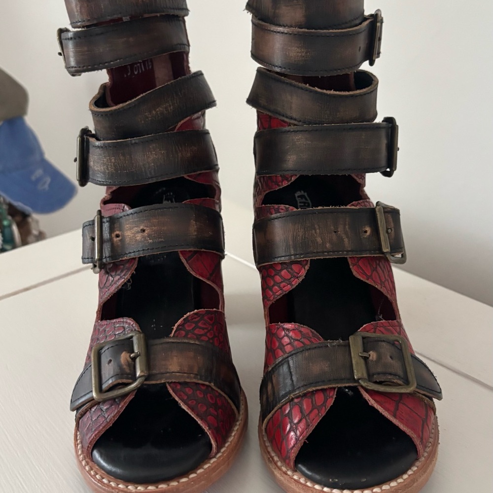 Freebird by Steven - ‘Bond’ in Red and Brown sz 7 - Picture 2 of 10